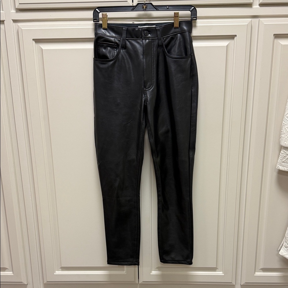 Abercrombie & Fitch Black Vegan leather skinny high rise 26/2S